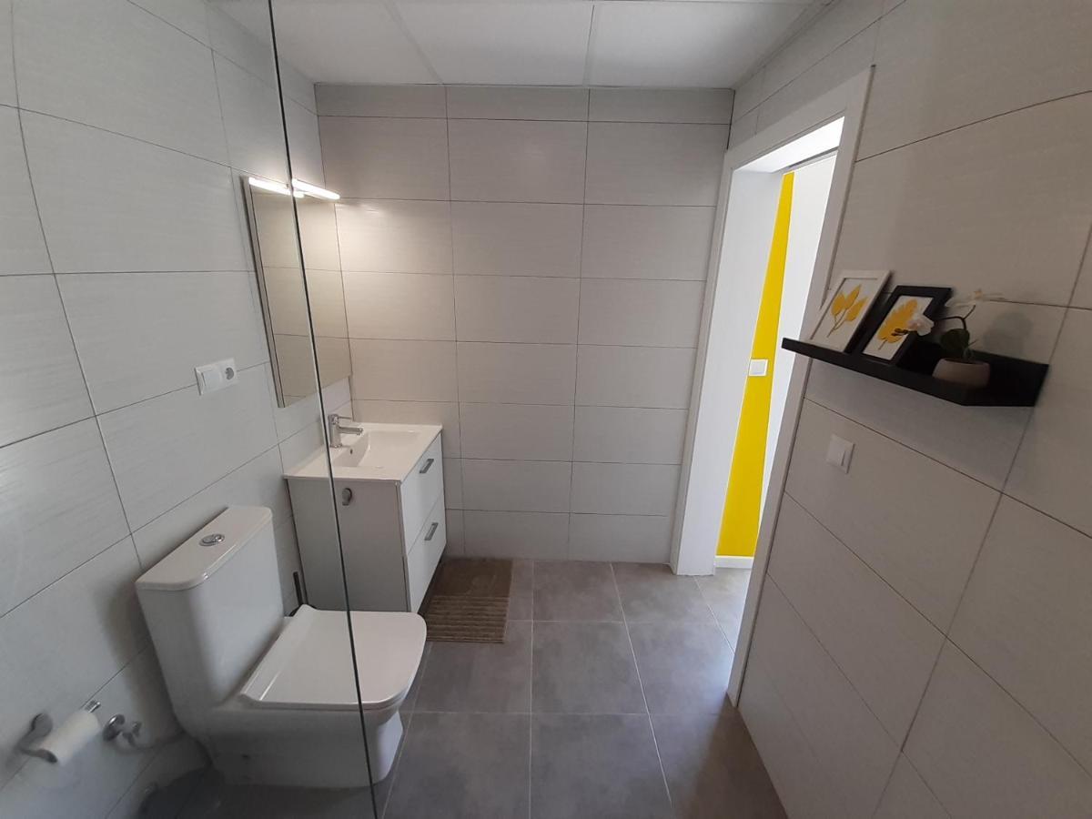 The Yellow Corner Apartment Аликанте Екстериор снимка